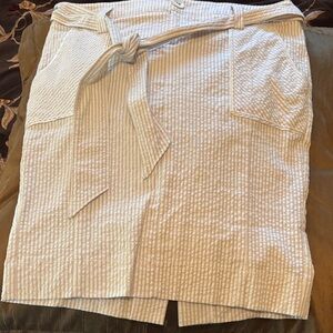 Bebe White Textured Mini Skirt with Belt